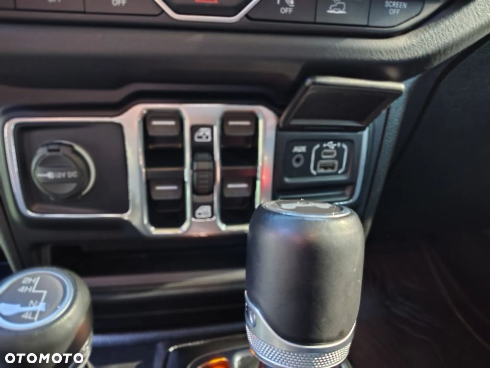 Jeep Wrangler Unlimited GME 2.0 Turbo Sahara - 32