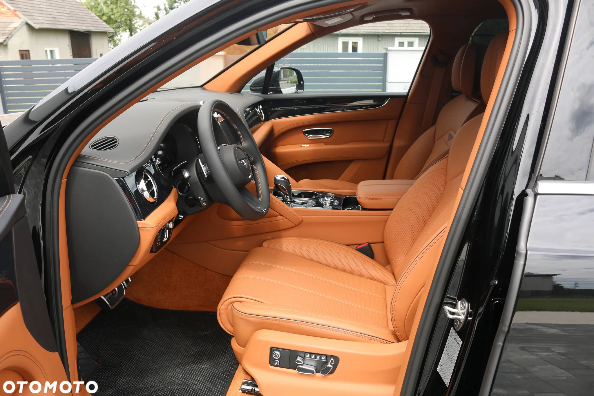 Bentley Bentayga - 9