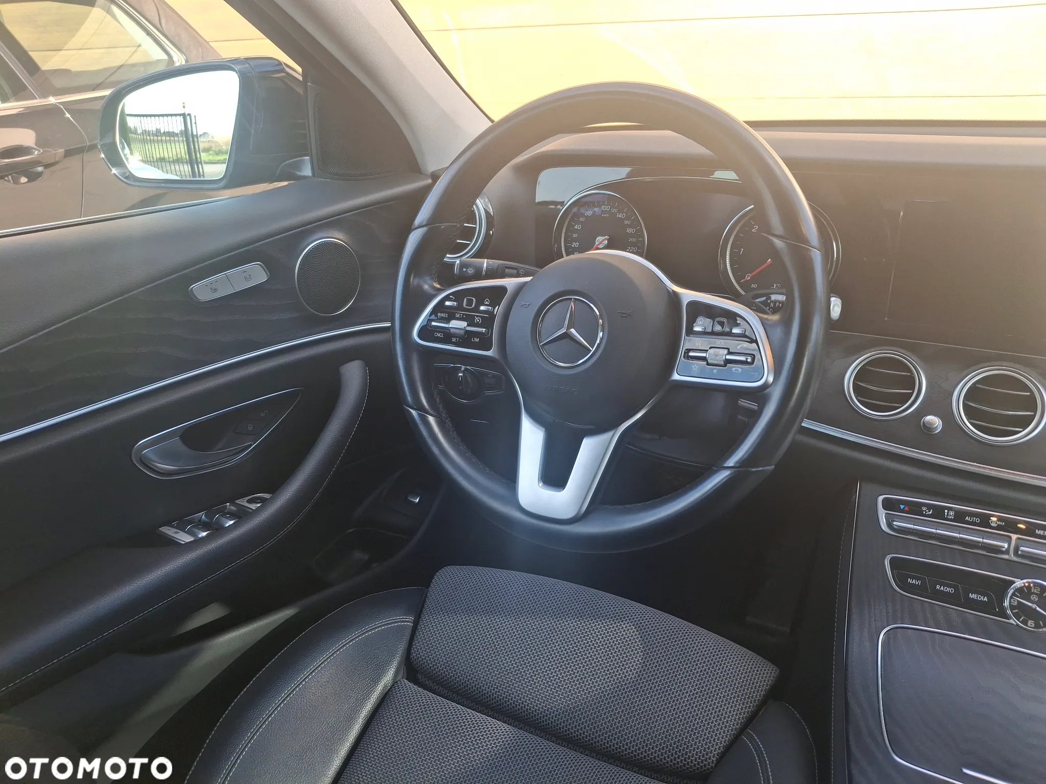 Mercedes-Benz Klasa E 220 d 9G-TRONIC - 14