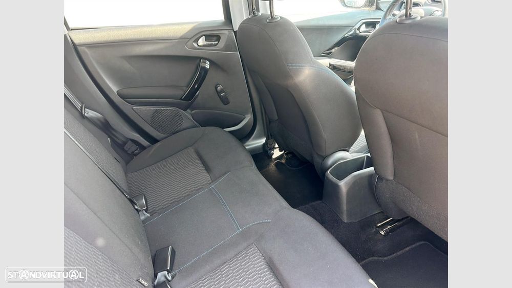 Peugeot 208 1.2 PureTech Allure - 18