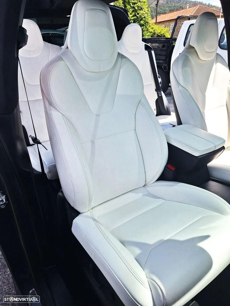 Tesla Model X 100D - 11