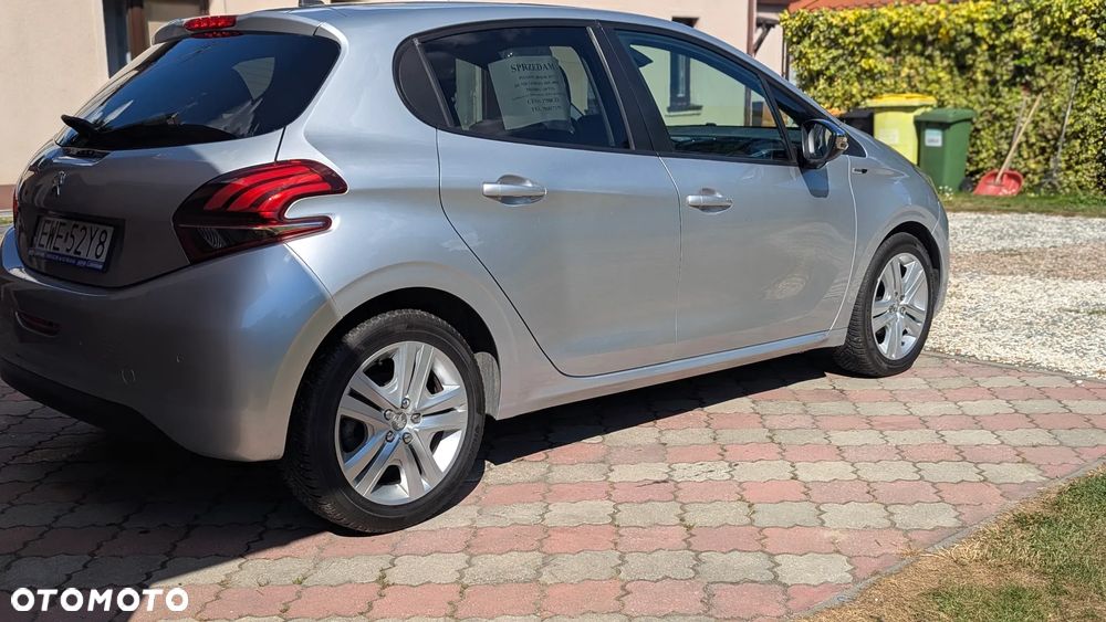 Peugeot 208 1.6 BlueHDi Allure S&S - 10