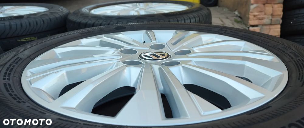 Koła Felgi Aluminiowe Oryg Volkswagen T6 Multivan T5 17 Cali 5x120 Et55 Continental 215/60/17C 2021r 4x8,5mm Idealne !! Starogard Gdański - 8