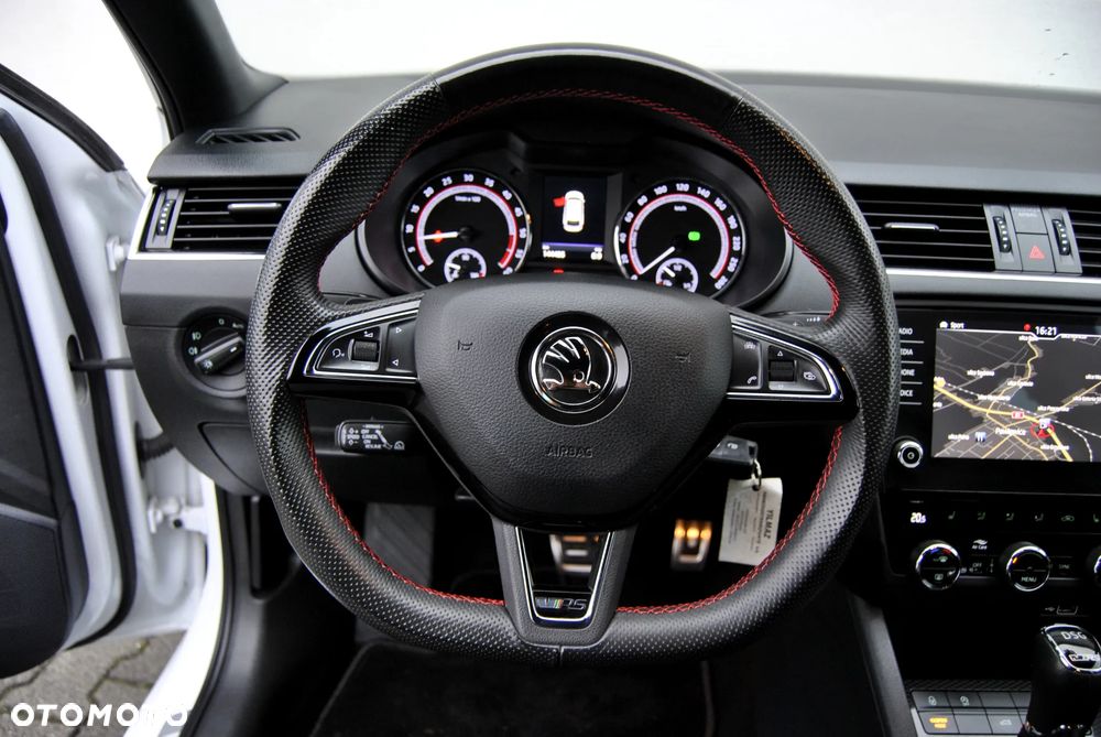 Skoda Octavia Combi 2.0 TDI DSG RS - 32