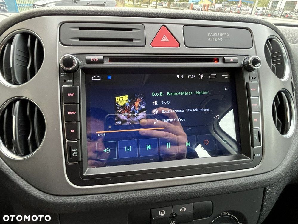 Volkswagen Tiguan - 16