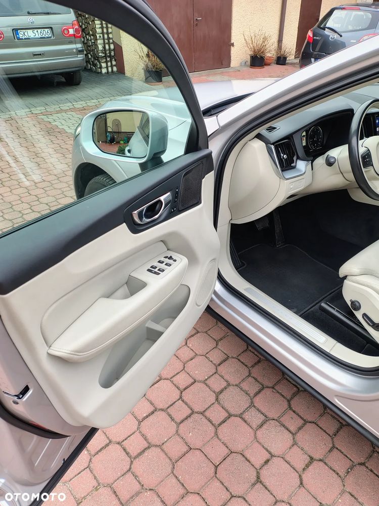 Volvo XC 60 B4 D AWD Ultimate Bright - 12