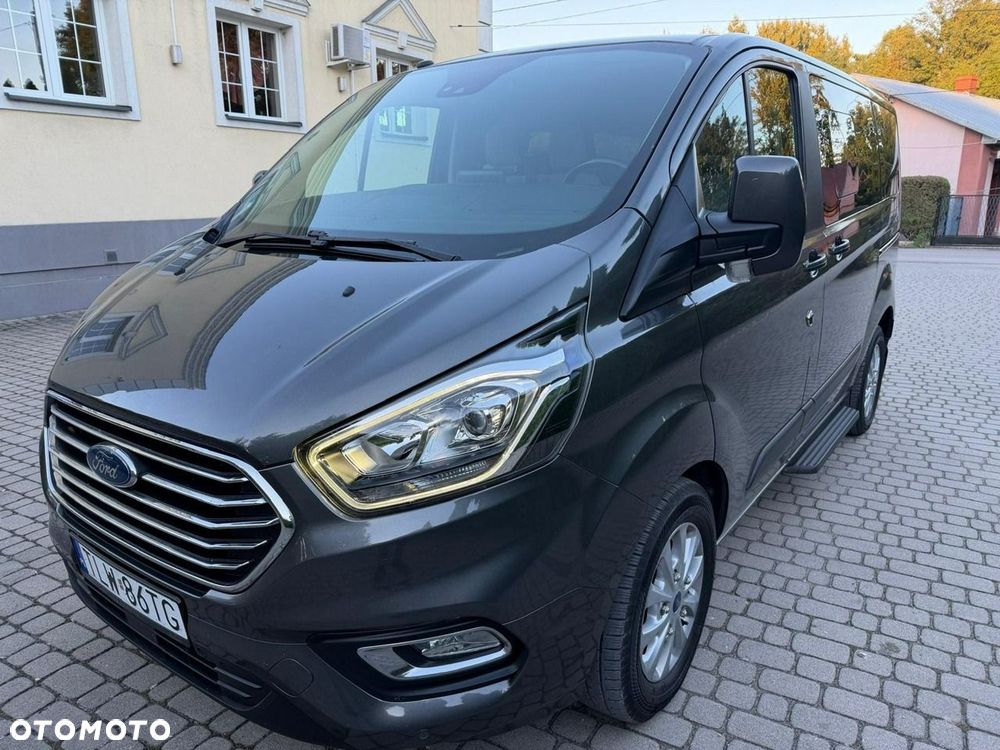 Ford Tourneo Custom - 22