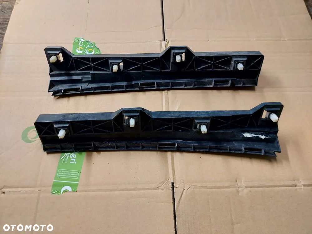 Mitsubishi Grandis 03-11 Ślizg Zderzaka Tył L+R - 2