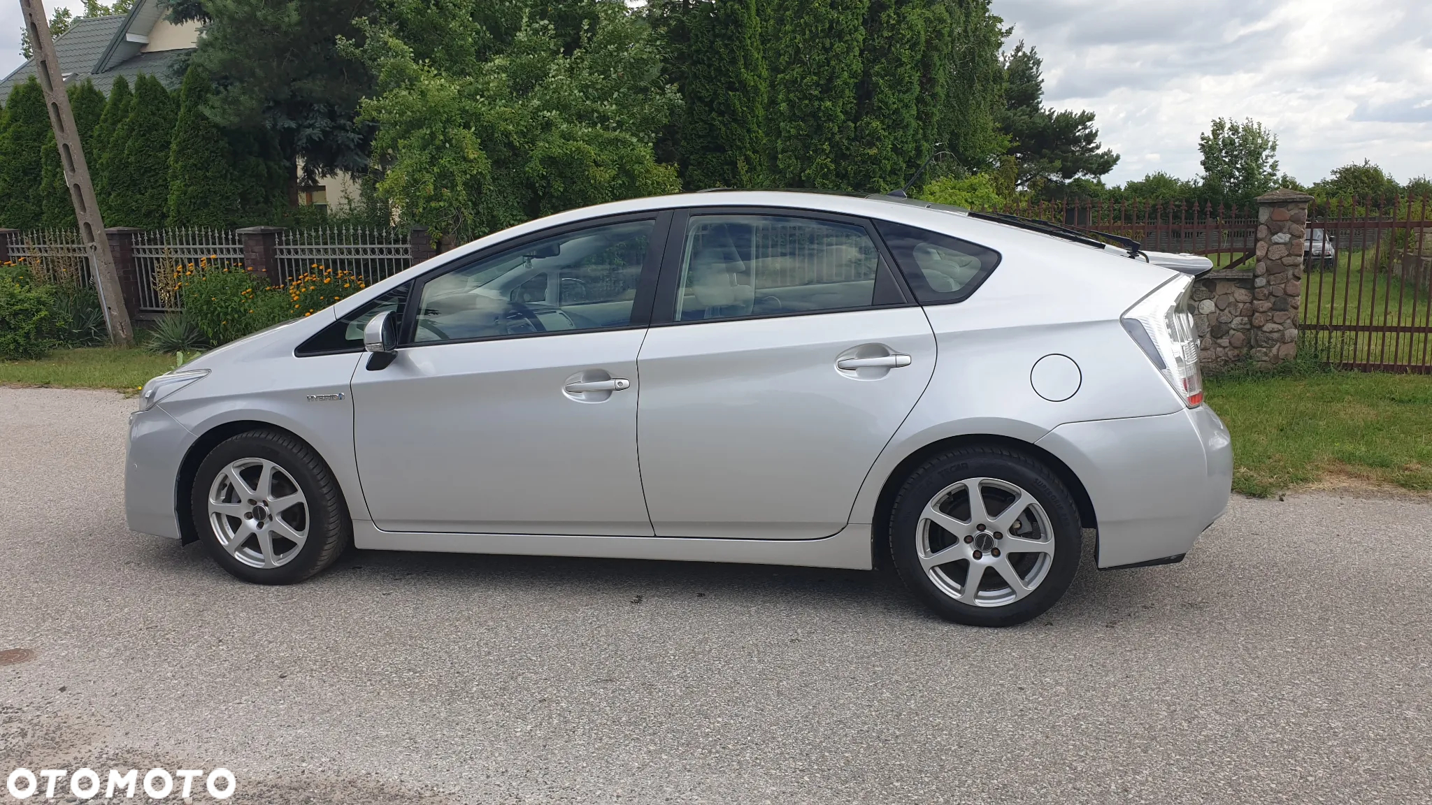 Toyota Prius (Hybrid) Executive - 3