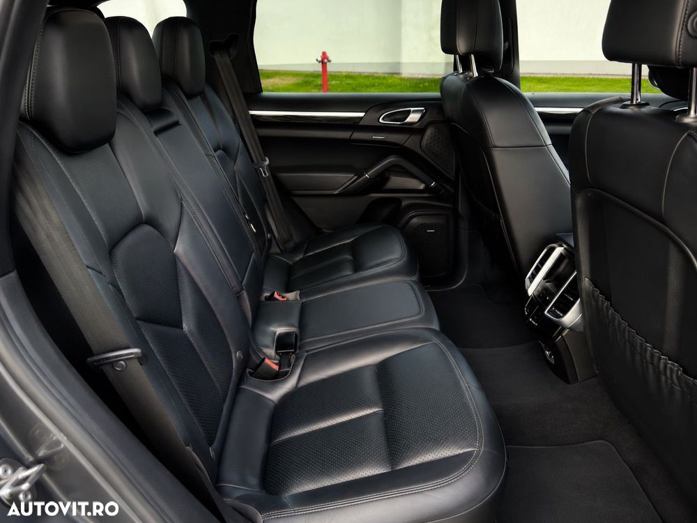Porsche Cayenne 3.0 L - 10