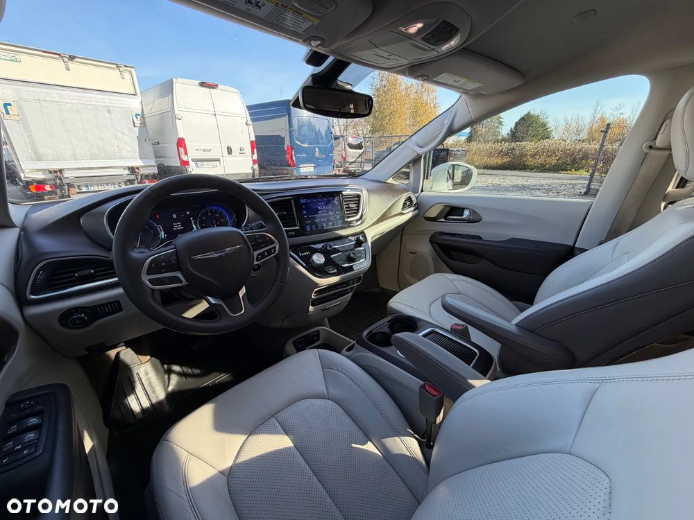 Chrysler Pacifica - 10