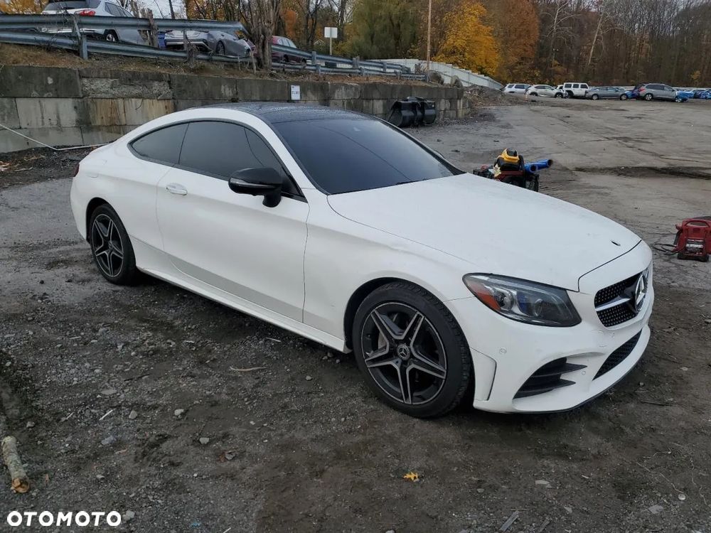 Mercedes-Benz Klasa C 300 4Matic 9G-TRONIC AMG Line - 1