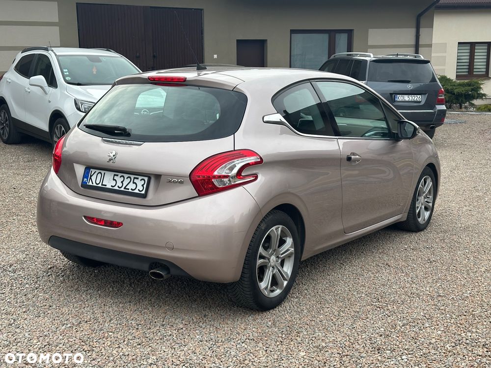 Peugeot 208 95 VTI Allure - 6