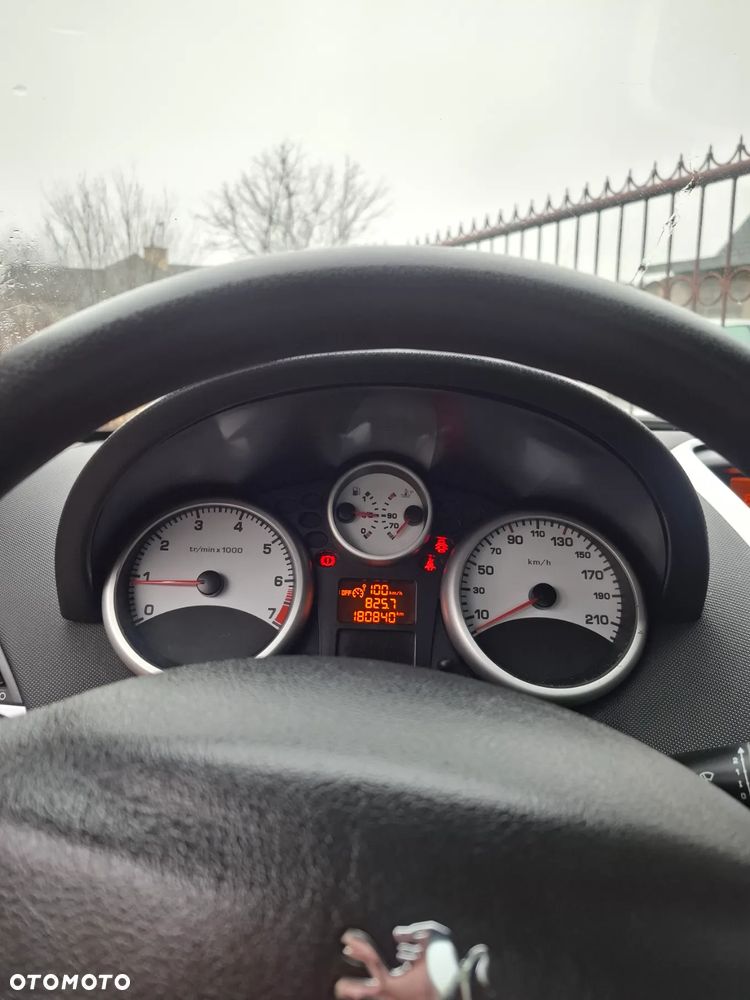 Peugeot 207 CC 1.6 Intense - 29