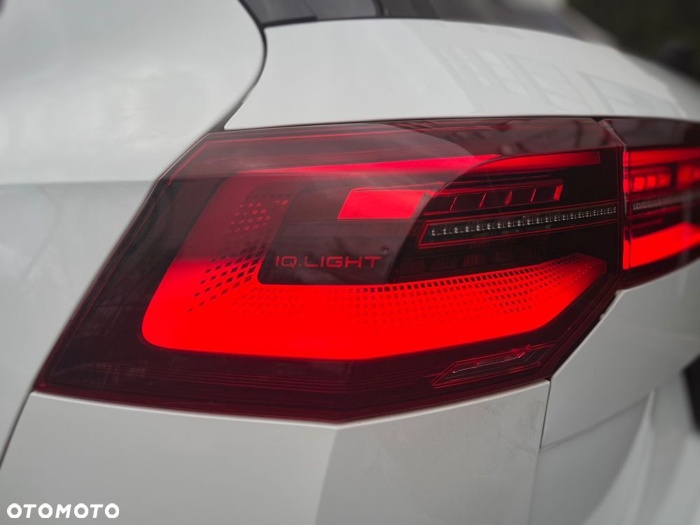 Volkswagen Golf VIII 2.0 TDI R-Line DSG - 29