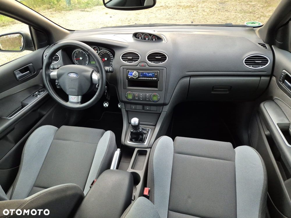 Ford Focus 2.5 ST - 10