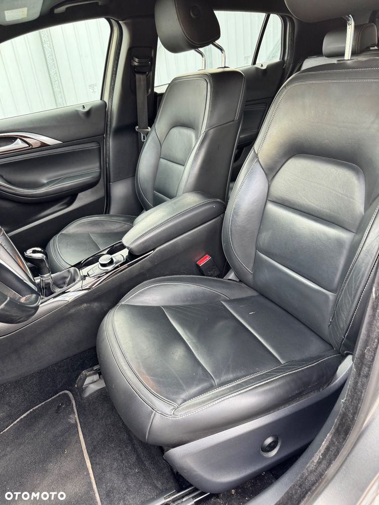 Infiniti Q30 1.5d - 12