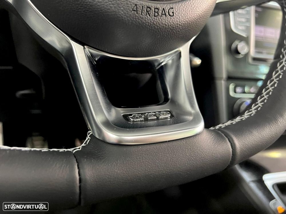 VW Golf 2.0 TDI GTD - 38