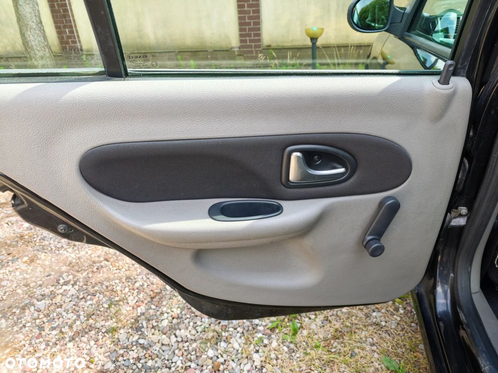 Renault Thalia 1.2 16V All Inclusive Euro5 - 12