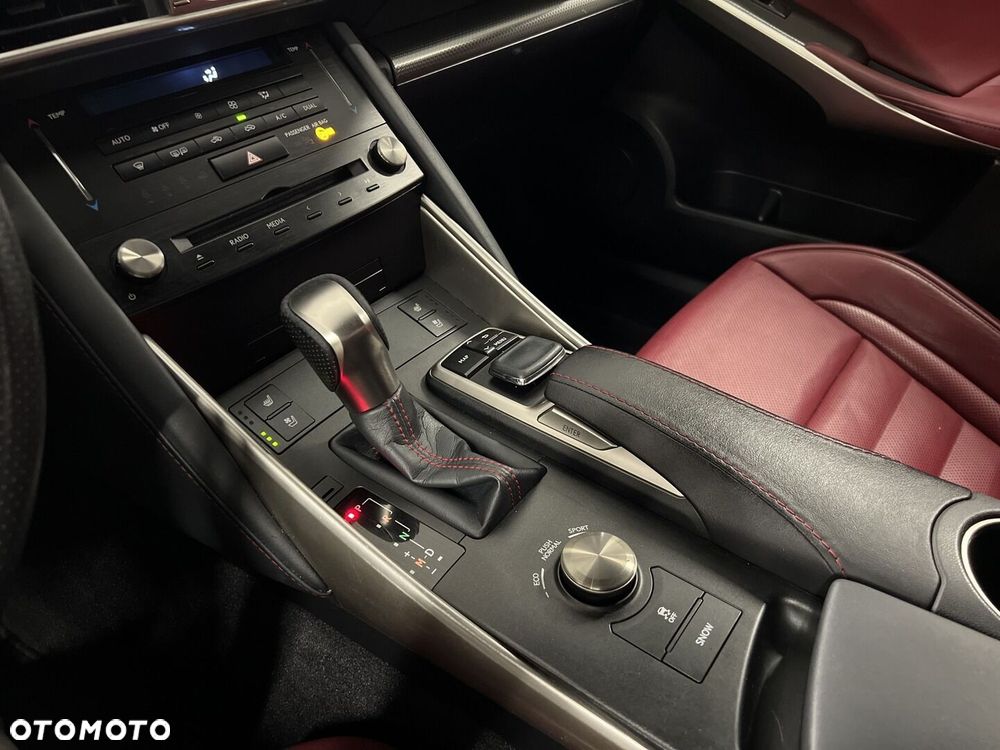 Lexus IS 200t F Sport - 28