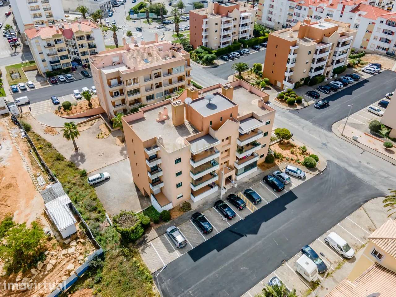 Arrendamento Anual | T2 Espaçoso em Lagos – Excelente Localização - Grande imagem: 3/19