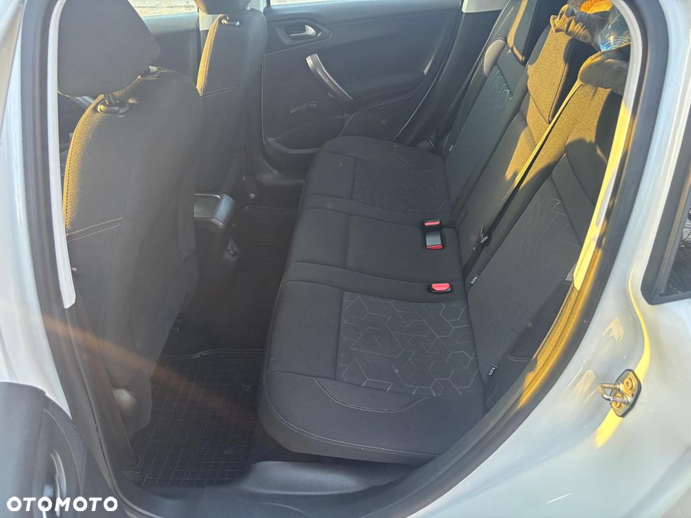 Peugeot 2008 1.4 HDi Active - 11