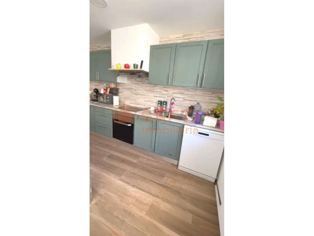 Andar de Moradia T2 com Logradouro no Rés do Chão - Almeirim - Grande imagem: 4/18