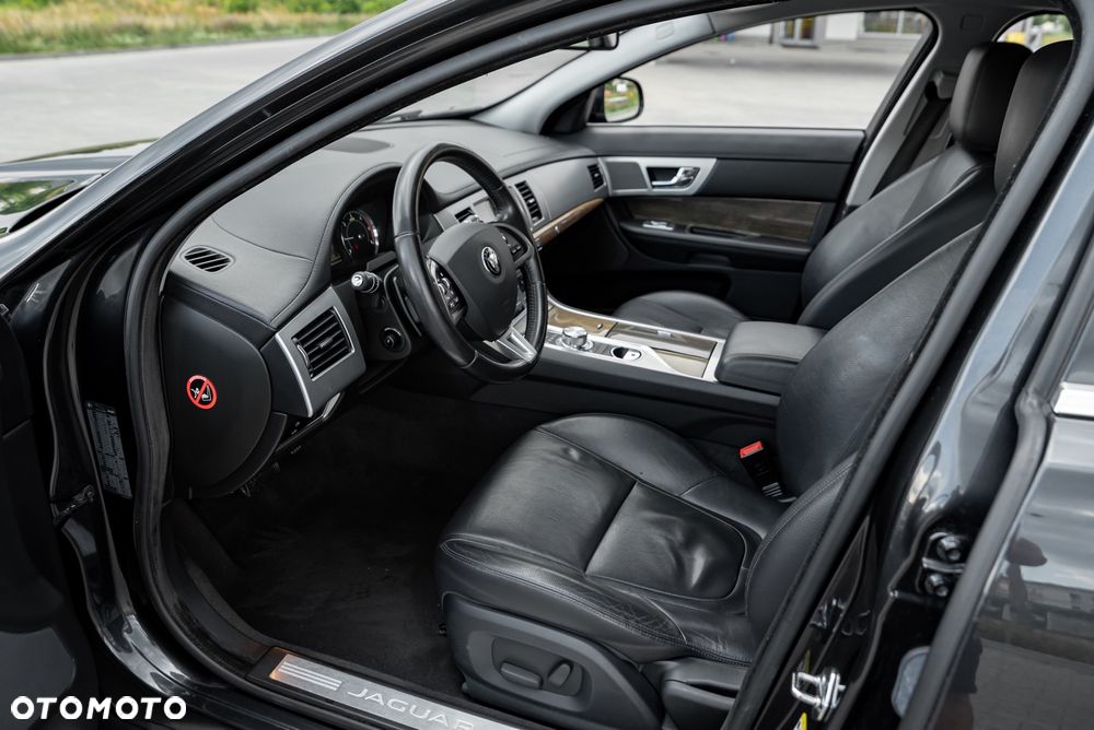 Jaguar XF 2.2 - 17