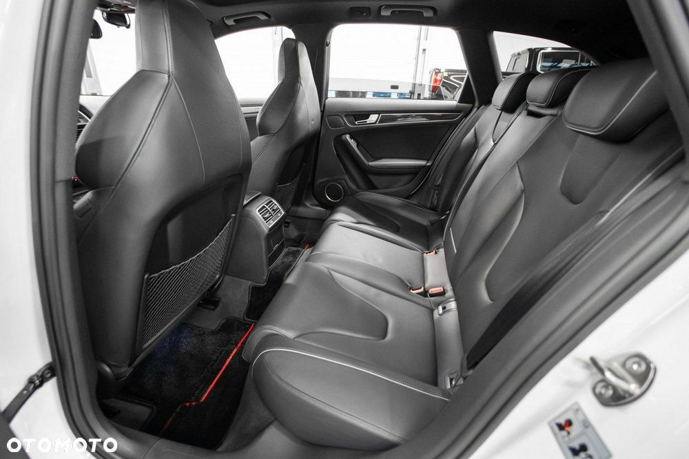 Audi RS4 Avant Avant S tronic - 23