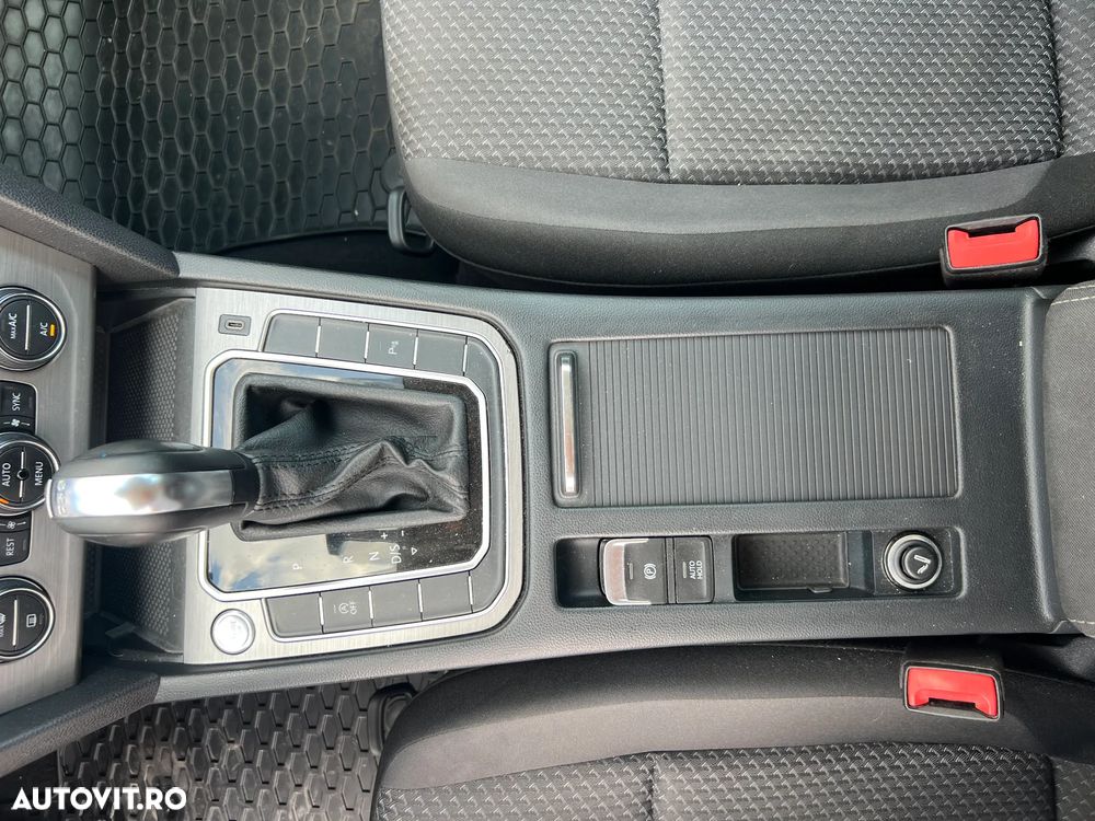 Volkswagen Passat Variant 2.0 TDI DSG (BlueMotion Technology) Comfortline - 17