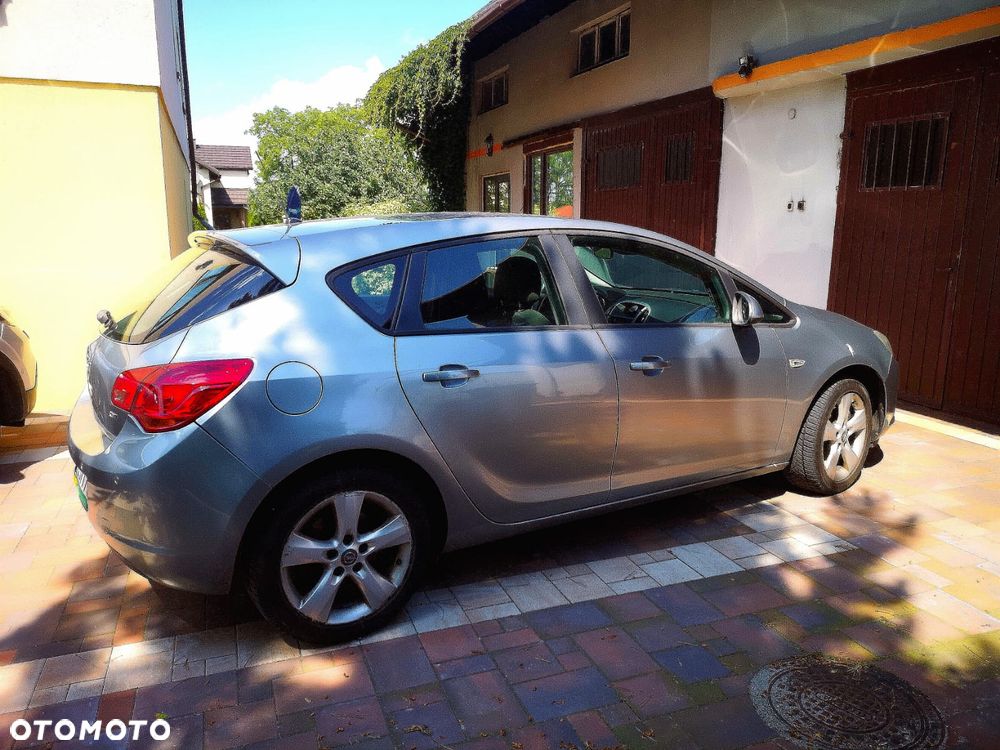 Opel Astra 1.7 CDTI DPF Cosmo - 3