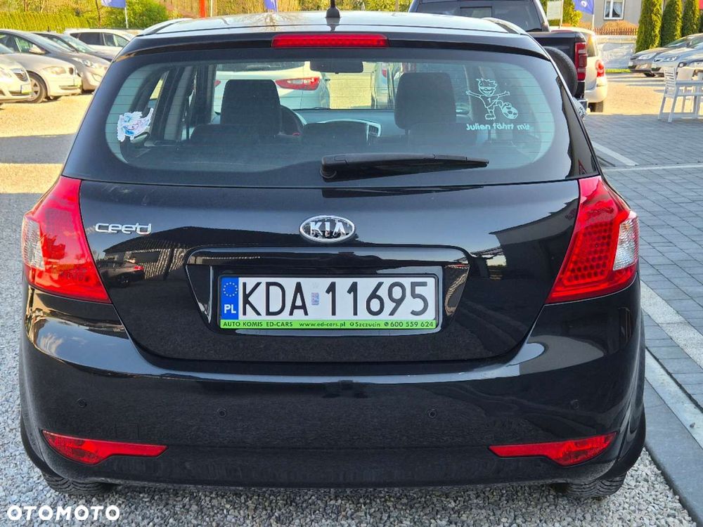 Kia Ceed - 8