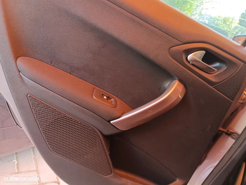 Peugeot 2008 1.2 PureTech Allure - 7