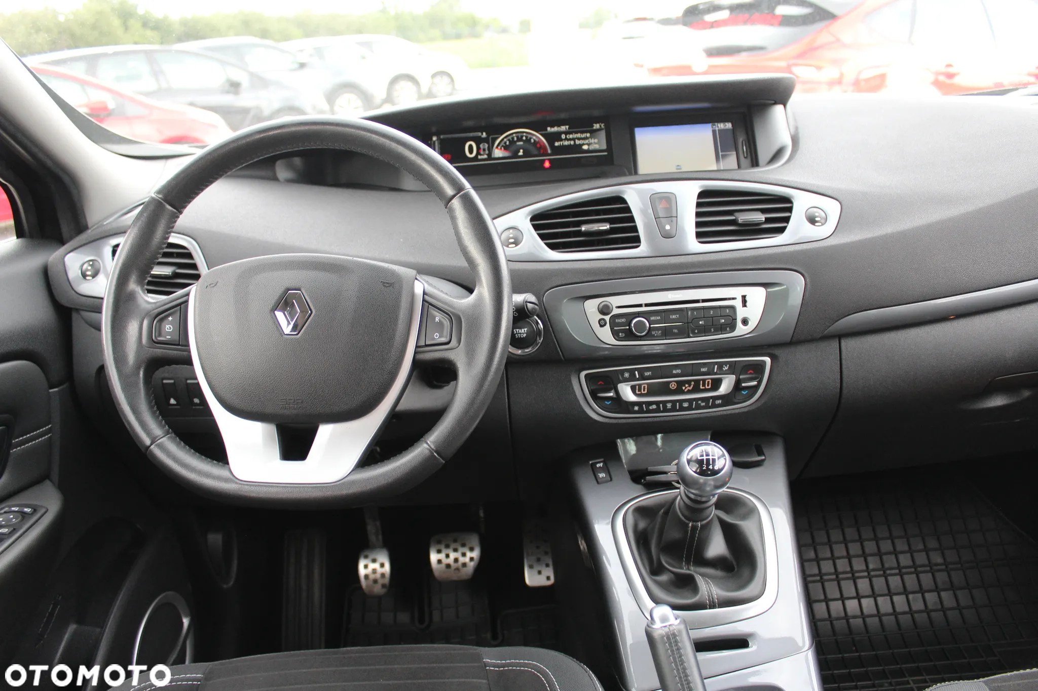 Renault Scenic ENERGY TCe 130 S&S Xmod Bose Edition - 17
