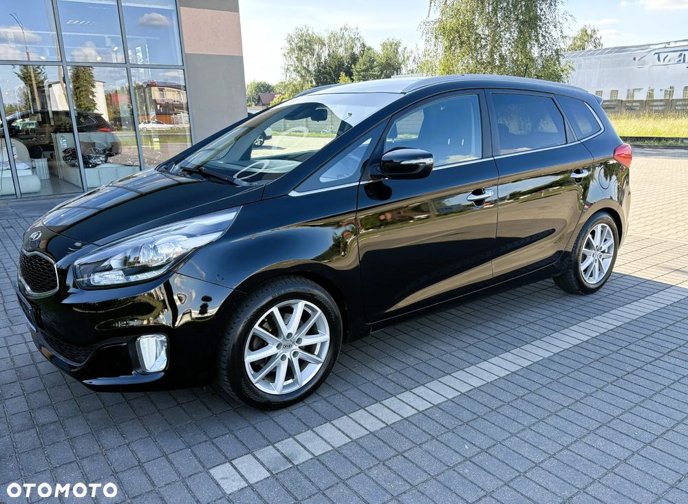 Kia Carens - 10