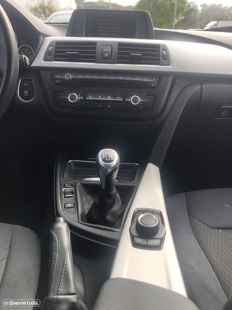 BMW 320 d - 8