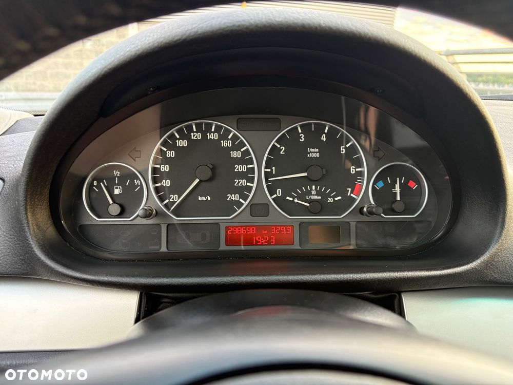 BMW Seria 3 330xi - 6