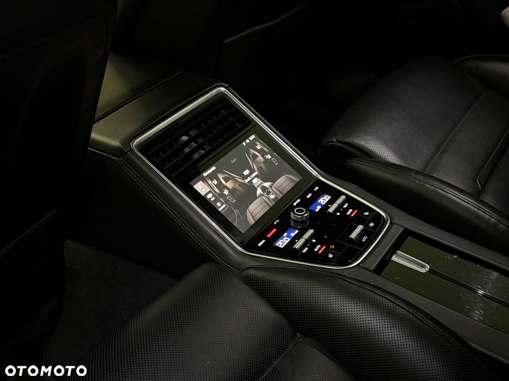 Porsche Panamera - 8