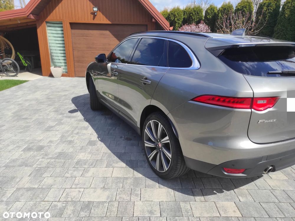 Jaguar F-Pace 30t AWD Prestige - 4