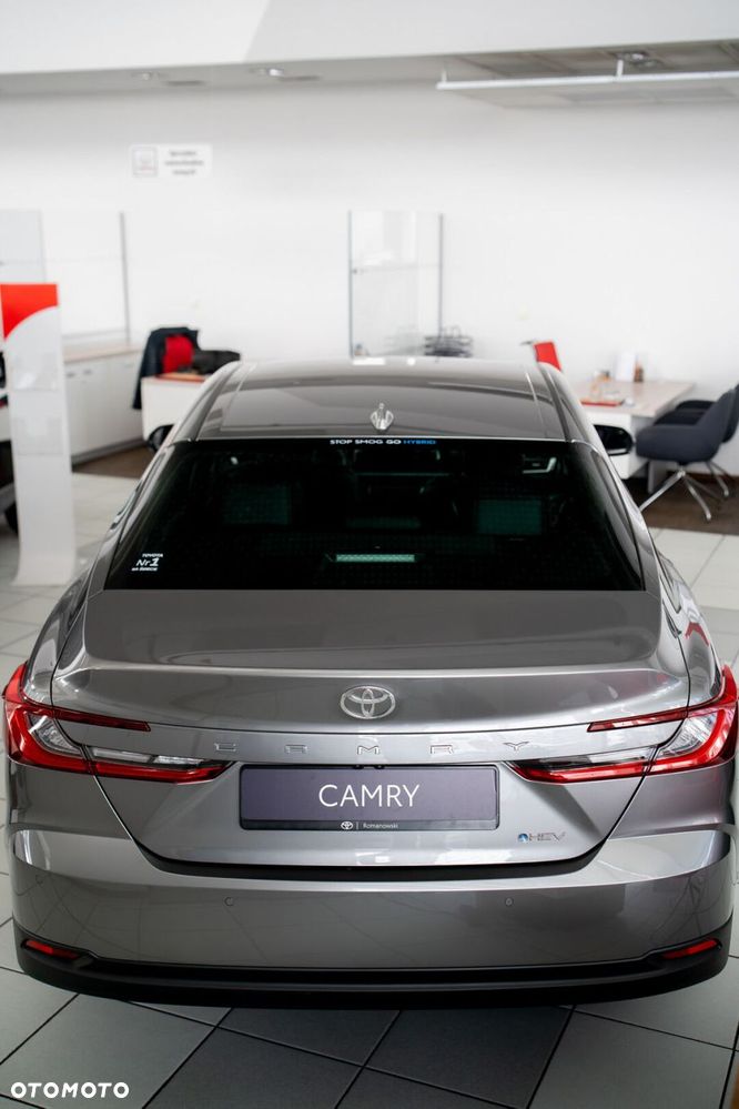 Toyota Camry - 7