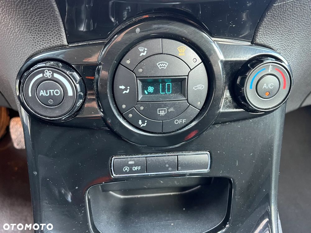 Ford Fiesta 1.0 EcoBoost Titanium - 29