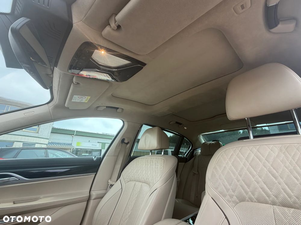BMW Seria 7 750Li xDrive - 21