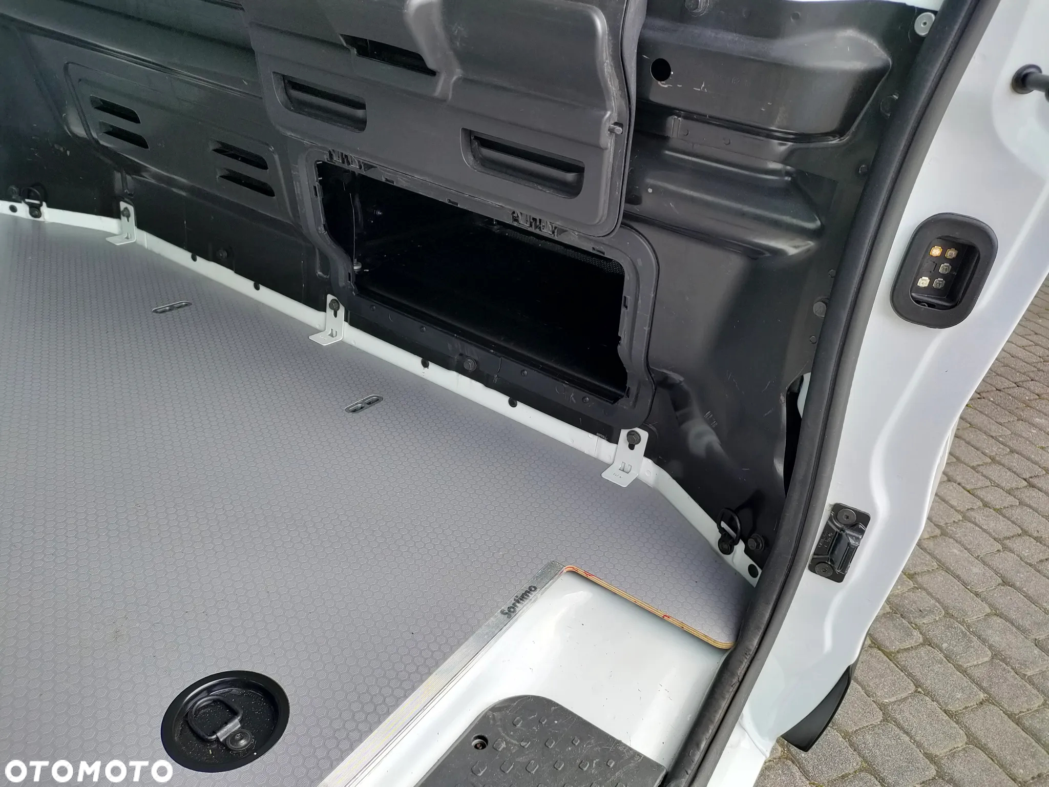 Opel Vivaro - 27