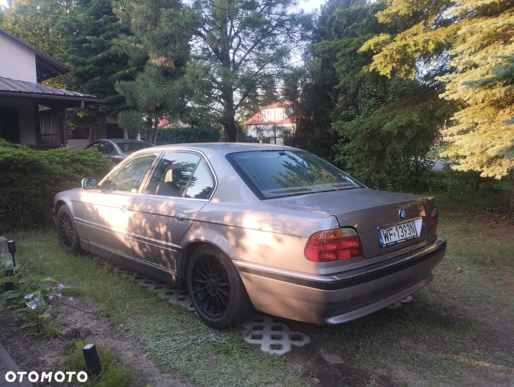BMW Seria 7 740i V8 - 2