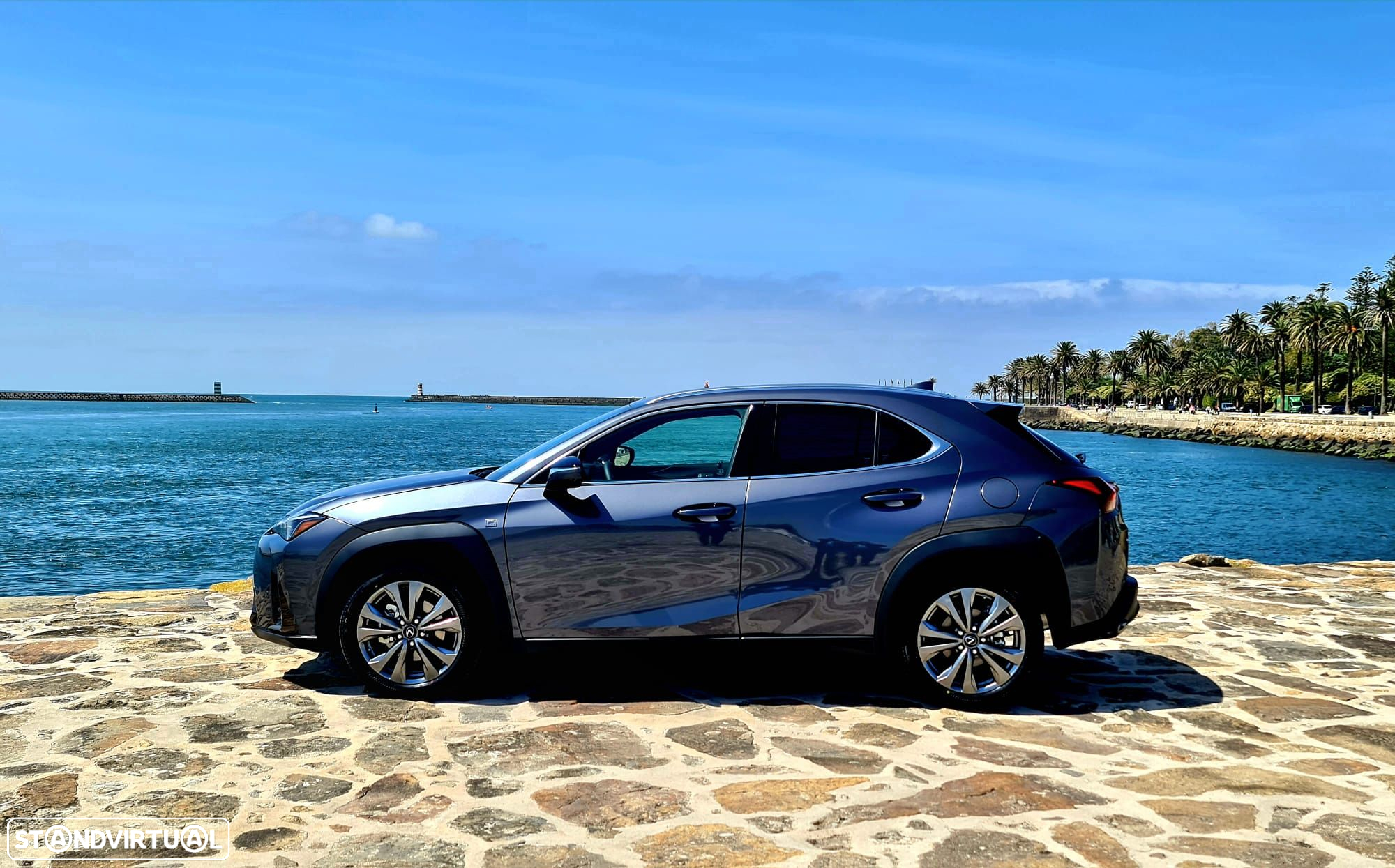 Lexus UX 250h Sport - 2