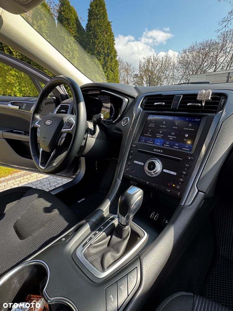 Ford Mondeo ver-2-0-hybrid-titanium - 12