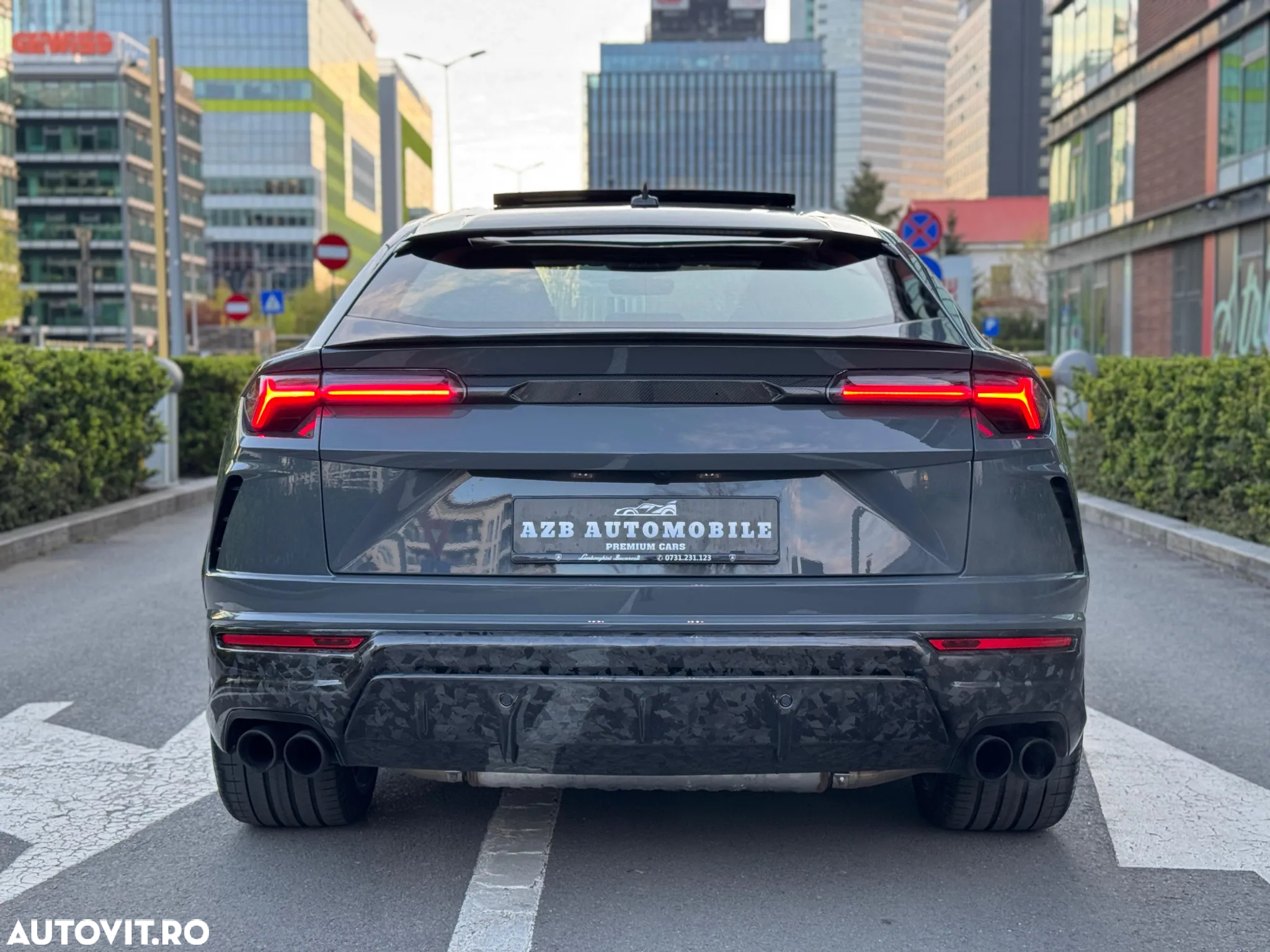 Lamborghini URUS Standard - 12