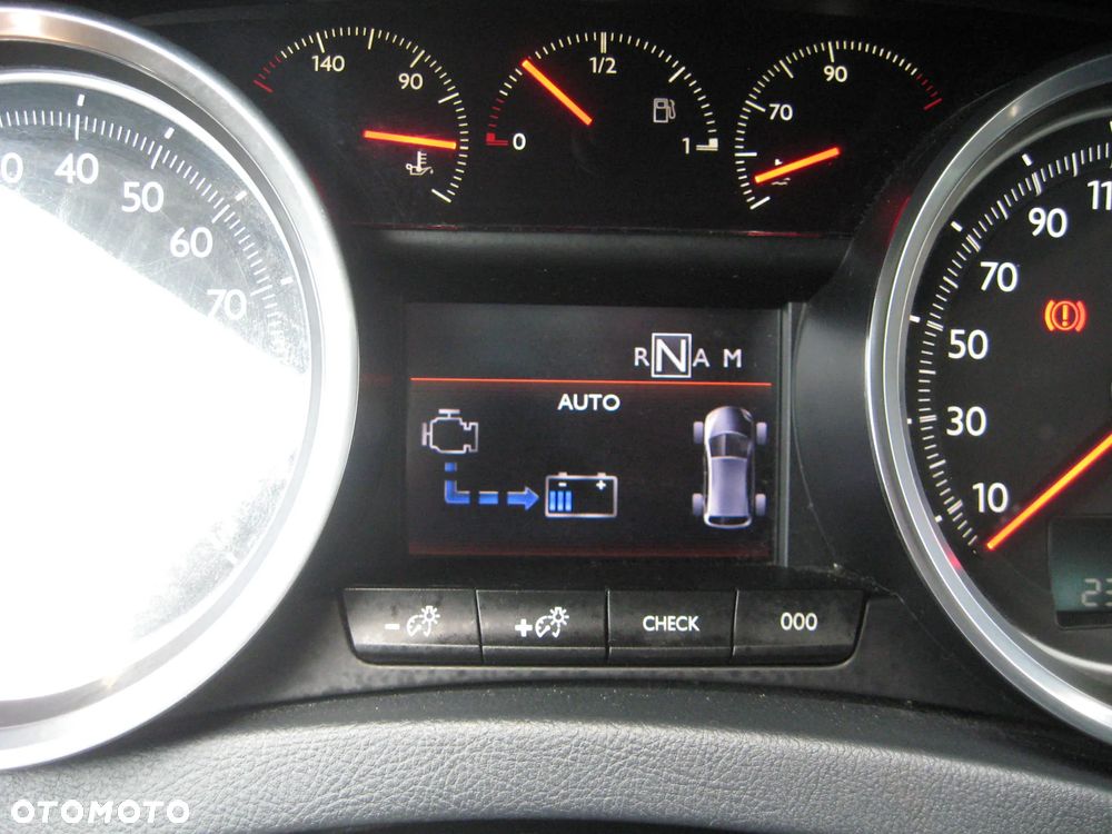 Peugeot 508 RXH Hybrid4 - 13