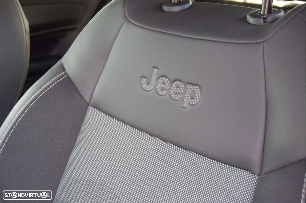 Jeep Avenger 54 kWh Summit - 35
