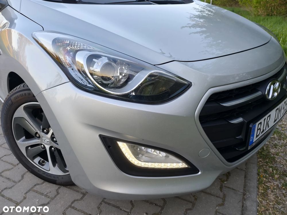 Hyundai i30 blue 1.4 YES Silver - 35